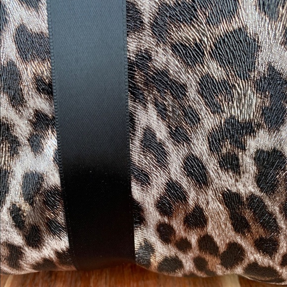 Set of 3 VINCE CAMUTO LEOPARD COSMETIC BAGS - Picture 3 of 5